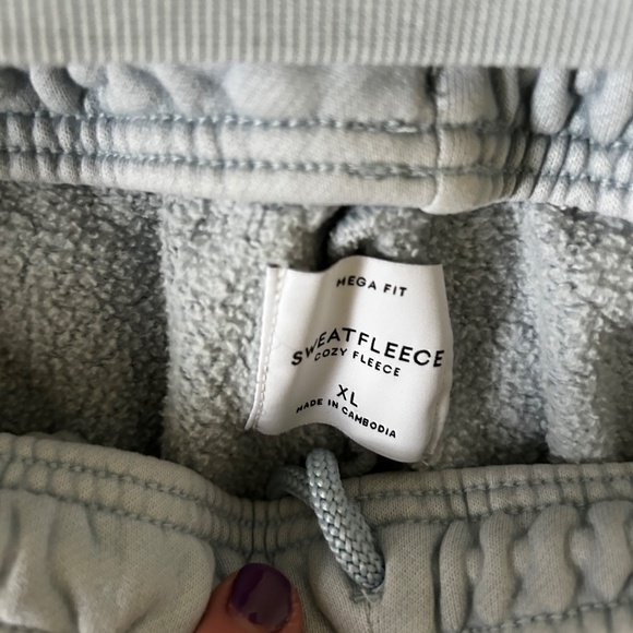Aritzia tracksuit ! XL bottoms and L top - Picture 5 of 5